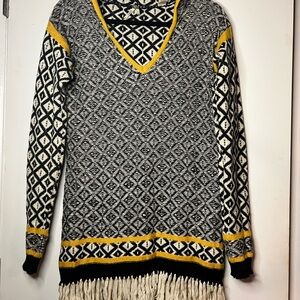 BKE White V-Neck Sweater with Geometric Pattern and Fringe Detail